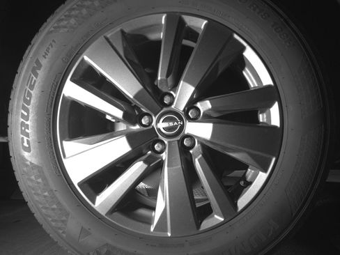 Used 2025 Nissan Pathfinder SV image 15