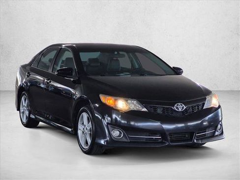 Used 2014 Toyota Camry SE FWD image 3