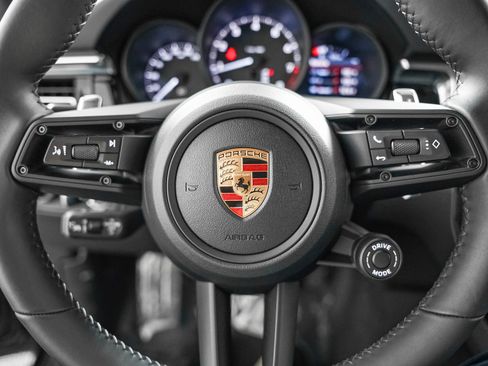 Certified 2026 Porsche Macan AWD/4WD image 17