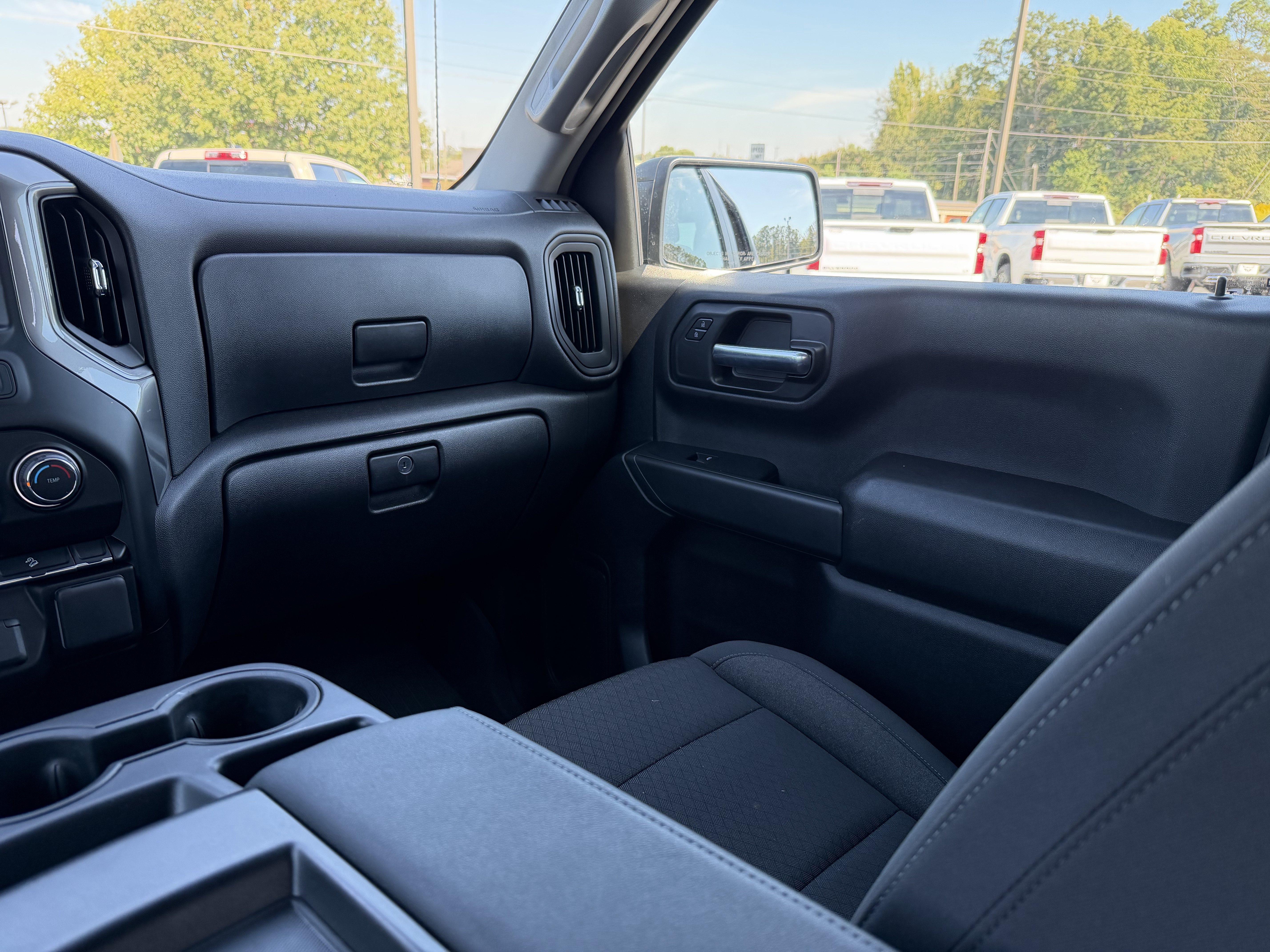 Used 2026 Chevrolet Silverado 1500 Custom Trail Boss w/ Dark Appearance Package AWD/4WD image 34