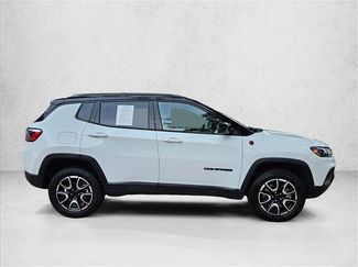 Used 2025 Jeep Compass Trailhawk AWD/4WD video 4