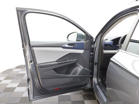 Certified 2023 Volkswagen Taos SE w/ Black Wheel Package image 5