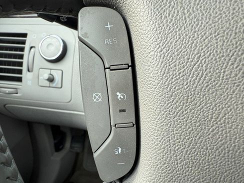 Used 2009 Cadillac DTS w/ Trunk Convenience Package image 22