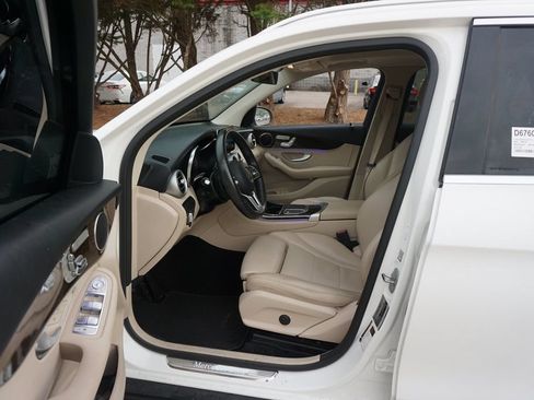 Used 2021 Mercedes-Benz GLC 300 image 5