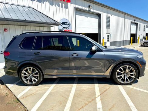 Used 2021 BMW X7 M50i w/ Dynamic Handling Package AWD/4WD image 9