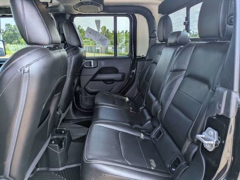 Used 2020 Jeep Gladiator Overland AWD/4WD image 14