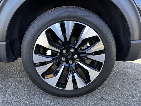 Certified 2025 Ford Explorer Platinum w/ LUX Leather Package image 20