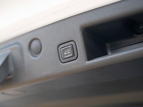 Used 2019 Chevrolet Equinox LT image 17