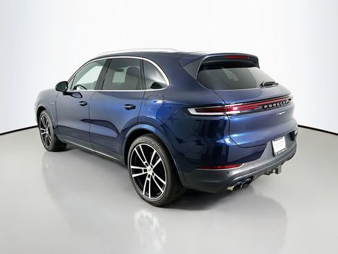 Used 2024 Porsche Cayenne image 3