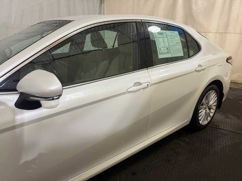 Certified 2018 Toyota Camry XLE image 7