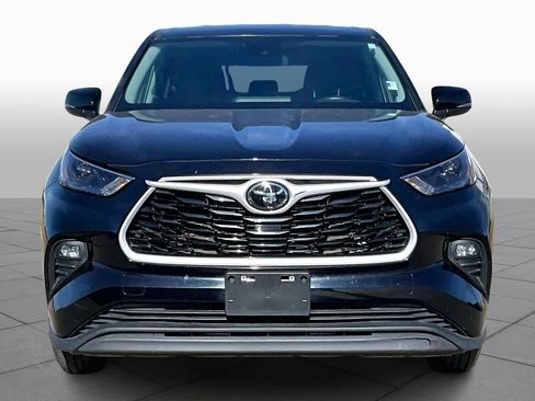 Used 2024 Toyota Highlander XLE image 3