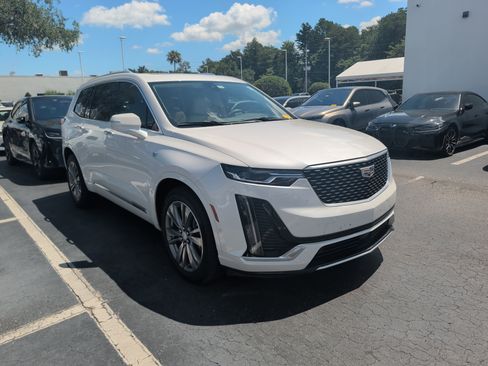 Used 2022 Cadillac XT6 Premium Luxury w/ Technology Package FWD image 1