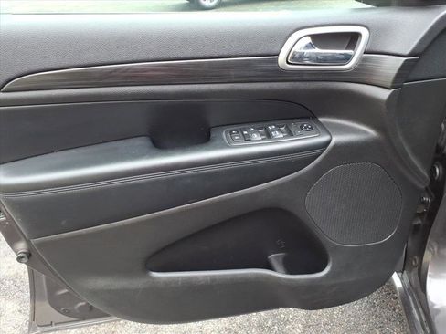 Used 2020 Jeep Grand Cherokee Altitude image 22