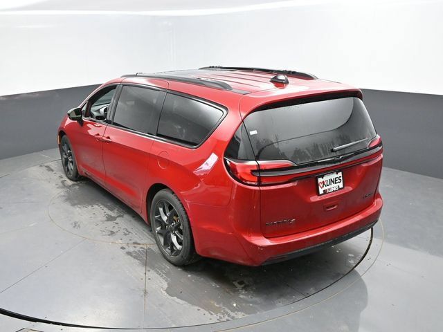 Used 2025 Chrysler Pacifica Limited FWD image 50