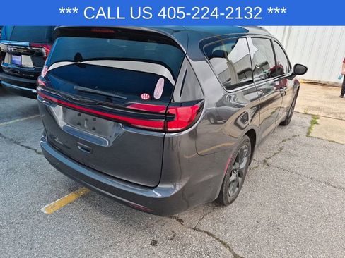 Used 2021 Chrysler Pacifica Touring w/ S Appearance Package FWD image 14