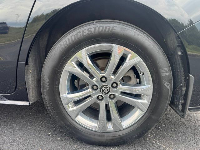 Used 2023 Toyota Sienna XSE AWD/4WD image 11