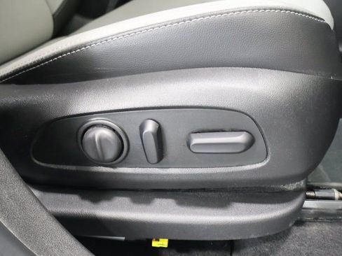 Used 2019 Chevrolet Equinox Premier image 22