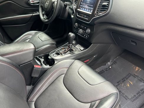 Used 2022 Jeep Cherokee Trailhawk w/ Premium Leather Package image 15