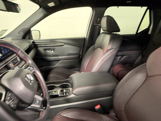 Used 2025 Honda Pilot Black Edition image 29