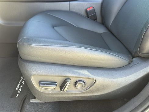 Certified 2024 Toyota Grand Highlander XLE image 25