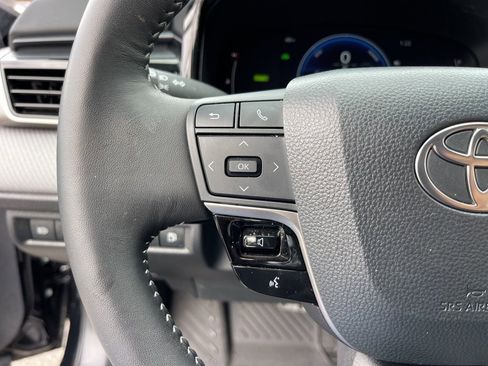 Used 2025 Toyota Camry SE image 15