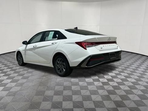 Certified 2024 Hyundai Elantra Blue FWD image 10