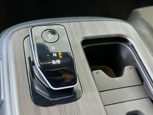 Used 2024 Nissan Ariya AWD image 24
