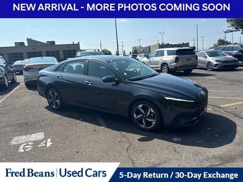 Used 2023 Hyundai Elantra SEL w/ Convenience Package FWD image 4