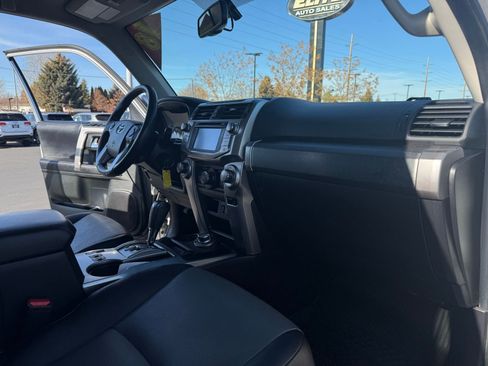 Used 2018 Toyota 4Runner SR5 Premium image 35
