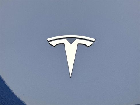 Used 2023 Tesla Model Y Long Range image 9