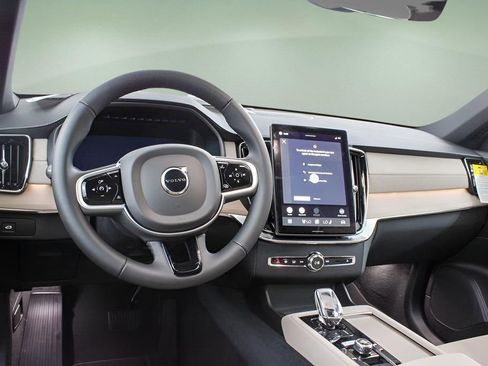 New 2026 Volvo XC90 B6 Plus w/ Protection Package Premier image 13