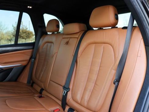 Used 2019 BMW X5 xDrive50i w/ M Sport Package image 17