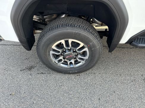 New 2026 GMC Sierra 2500 SLT image 9