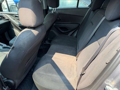 Used 2020 Chevrolet Trax LS w/ Tint and Cruise Package FWD image 5