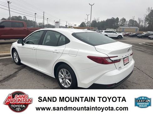 Used 2025 Toyota Camry LE image 5