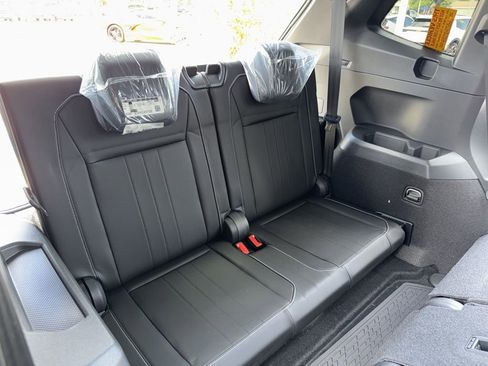 Used 2023 Volkswagen Tiguan SE R-Line image 54