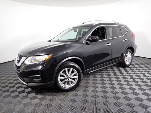 Used 2017 Nissan Rogue SV image 11