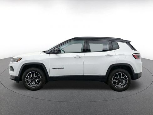 Used 2025 Jeep Compass Trailhawk AWD/4WD image 4