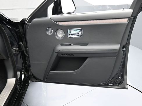 Used 2025 Rolls-Royce Ghost image 32