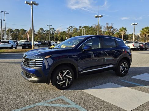 Used 2025 Nissan Kicks SV image 2