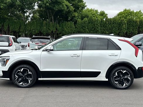 Certified 2023 Kia Niro Wind w/ Wind Preserve Package FWD image 7