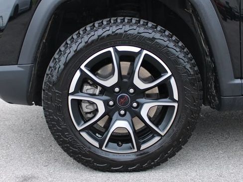 Used 2025 Jeep Compass Trailhawk AWD/4WD image 34