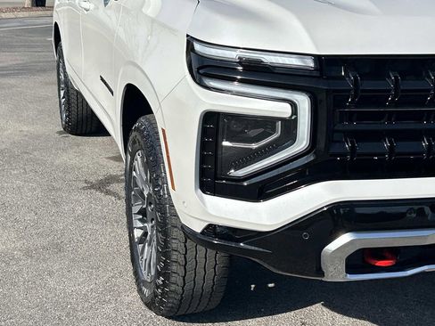 Used 2025 Chevrolet Suburban Z71 image 11