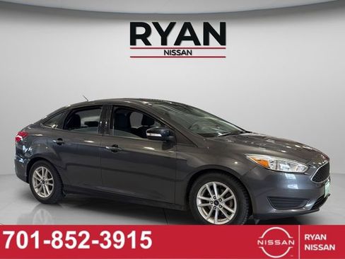 Used 2017 Ford Focus SE w/ Cold Weather Package image 19