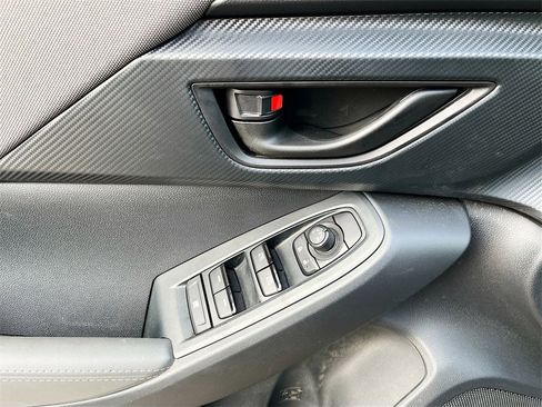 Used 2025 Subaru Crosstrek 2.0i Premium image 17