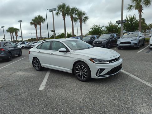 New 2025 Volkswagen Jetta SE image 2