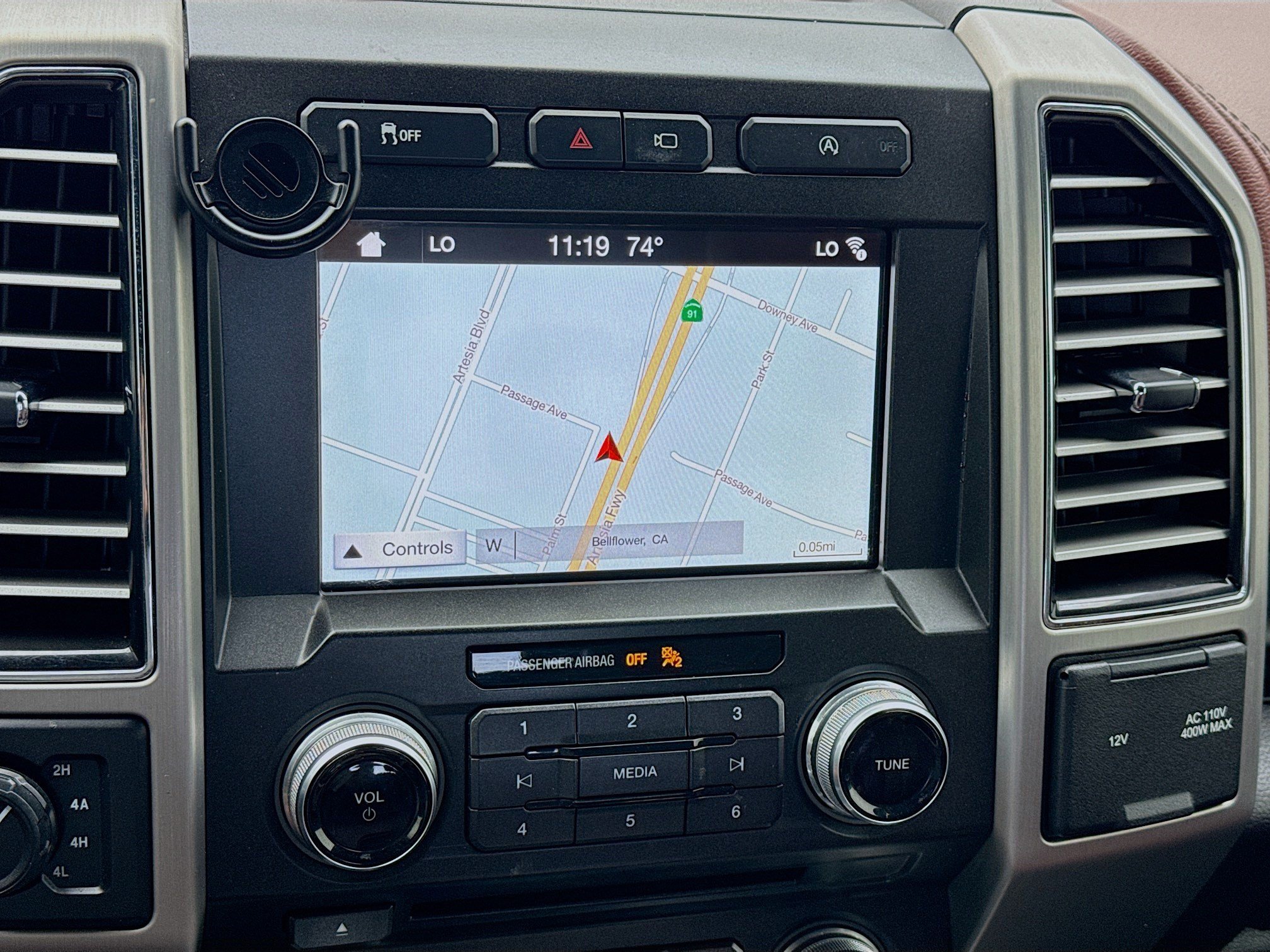 Used 2018 Ford F150 Platinum w/ Equipment Group 701A Luxury AWD/4WD image 8