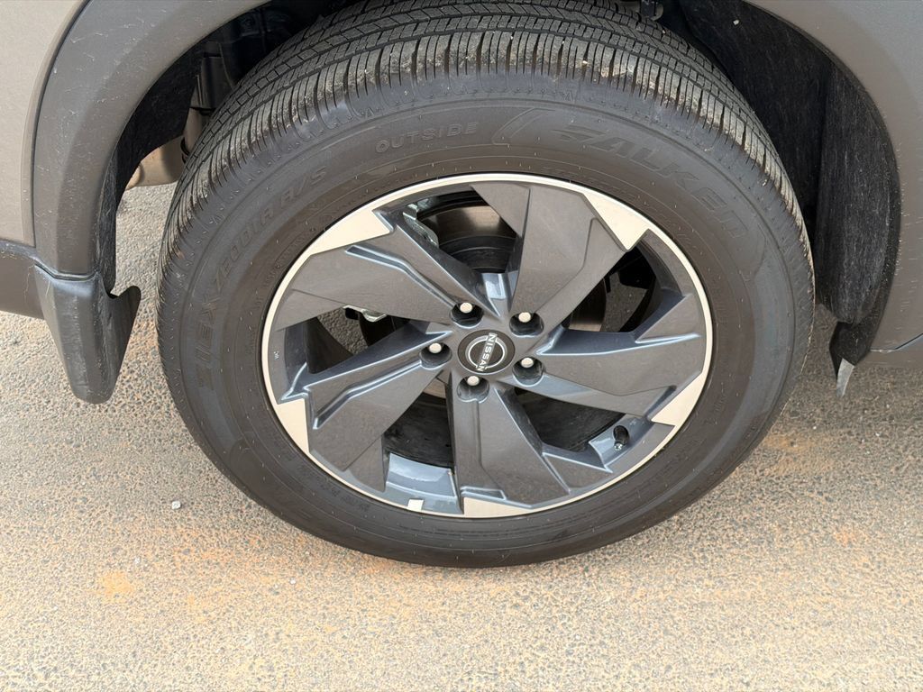 Used 2026 Nissan Rogue SV FWD image 17