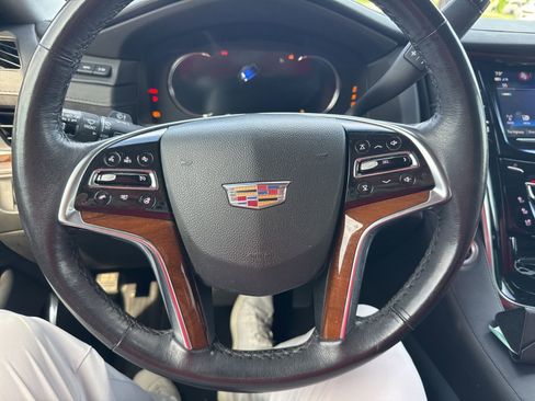 Used 2020 Cadillac Escalade Luxury RWD image 7