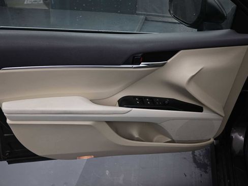 Used 2019 Toyota Camry LE image 12